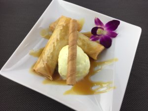 En dessert, les rouleaux à la banane au Sabai Thai Restaurant, Etoy, Suisse